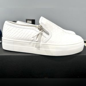 ⭐️ New Shoe Dazzle Courtney Bright White Slip Ons